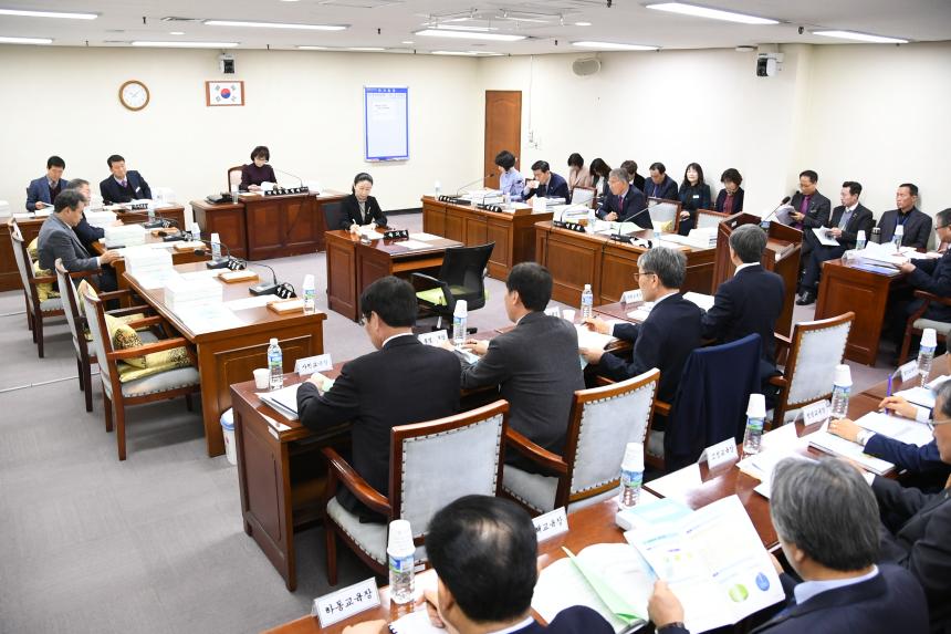 제351회 경상남도의회 임시회 교육위원회 개최(2018년 3월)