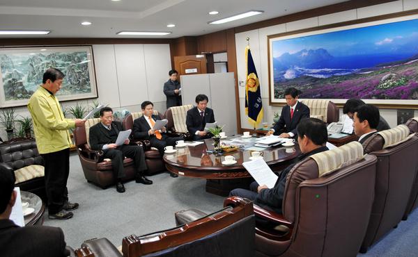 경남도의회 의장단 구제역 대책관련 업무보고 청취