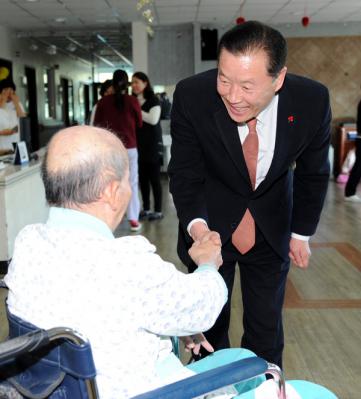 경상남도의회 김오영 의장 노인시설 위문