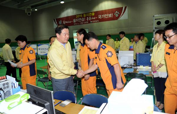 도의회 의장단 을지연습장 방문 격려