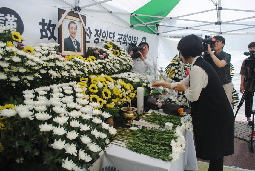 경상남도의회 김지수 의장, 故(고) 노회찬 국회의원 분향소 방문 추모