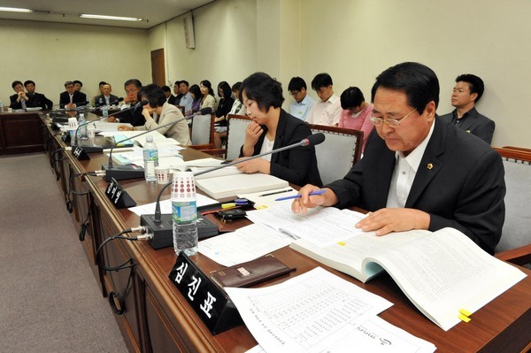 제272회 임시회 중 예결특위(교육청소관) 제2차회의 개최