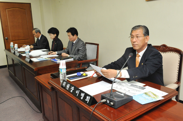 경남도의회 동남권신공항 유치특별위원회 제2차 회의 개최