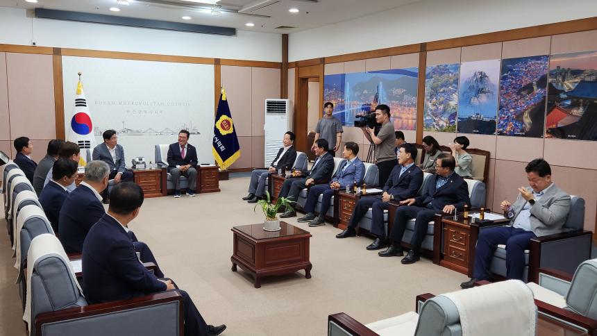 경남·부산 행정통합특위, 첫 공식 교류의 장 열려