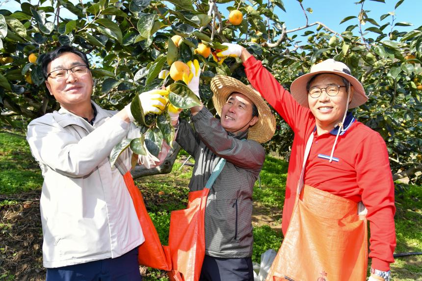경남도의회 농해양수산위원회, 농촌일손돕기로