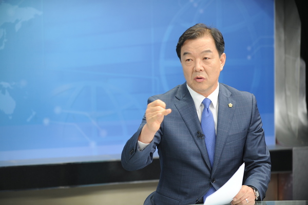 김윤근 의장, CJ경남방송 특별대담 프로그램 출연 - 2