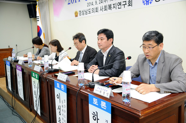 사회복지연구회 2014 생명존중 자살예방심포지엄 개최 - 14