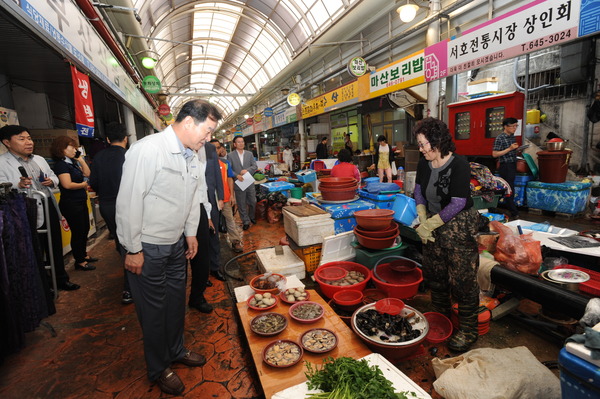 김윤근 의장 지역경제 활성화 위해 전통시장 등 방문 - 7
