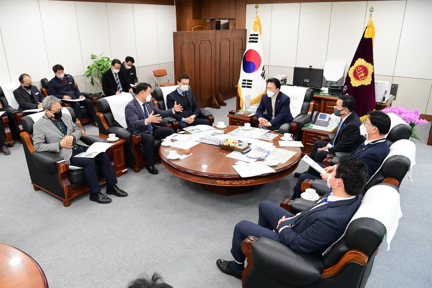 김하용 의장, 부산광역시의회 의장과 지역현안 논의 - 2