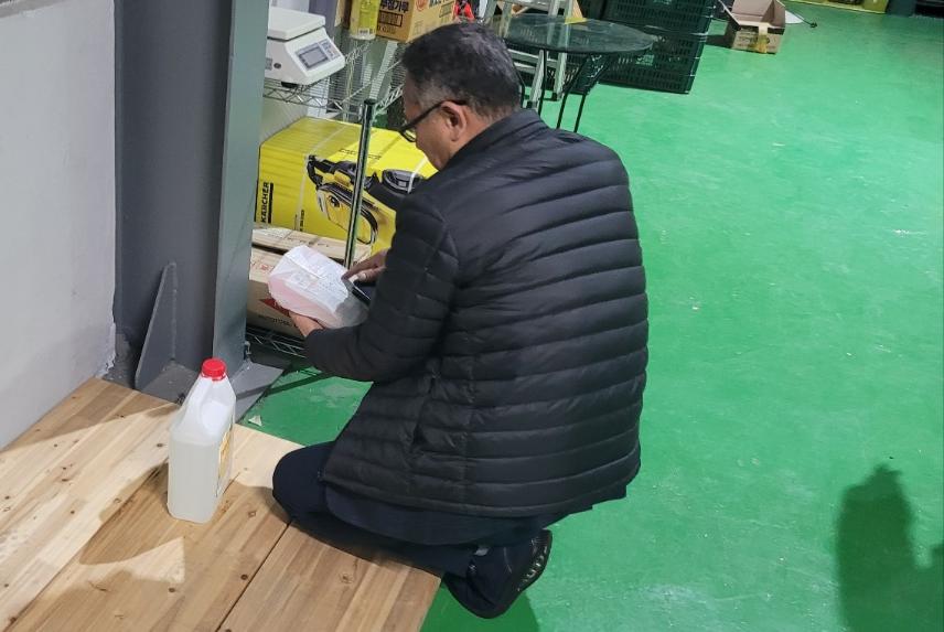 정규헌 도의원, 학교 식재료 납품업체 점검 나서 - 4