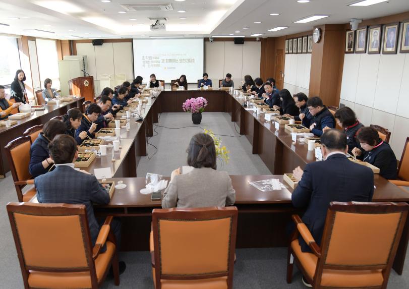 최학범 경남도의회 의장, 청소원·청원경찰·공무직 직원들과 소통 - 2