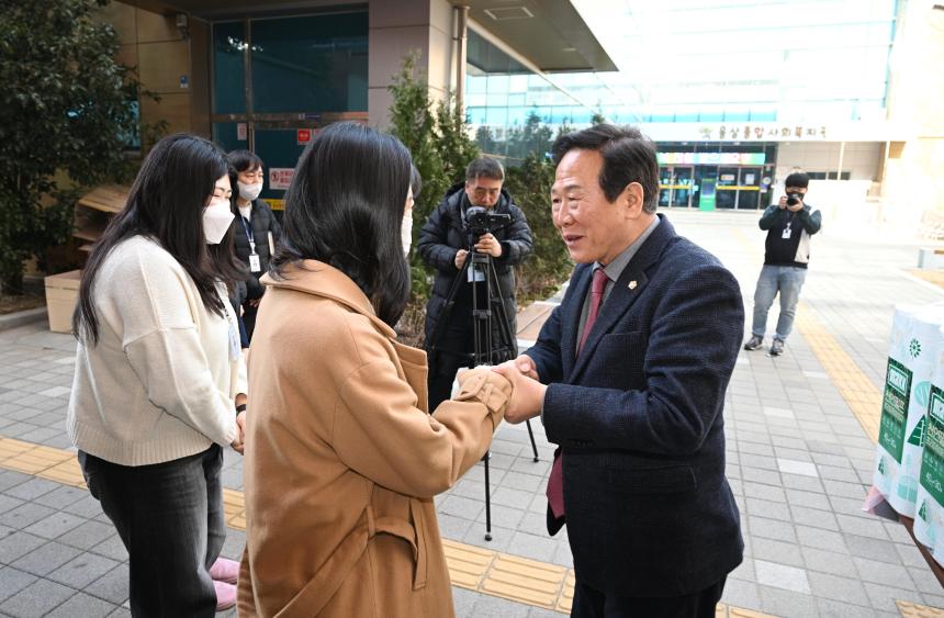 경상남도의회 박인 부의장, 설맞이 복지시설 위문 온정 나눠 - 4