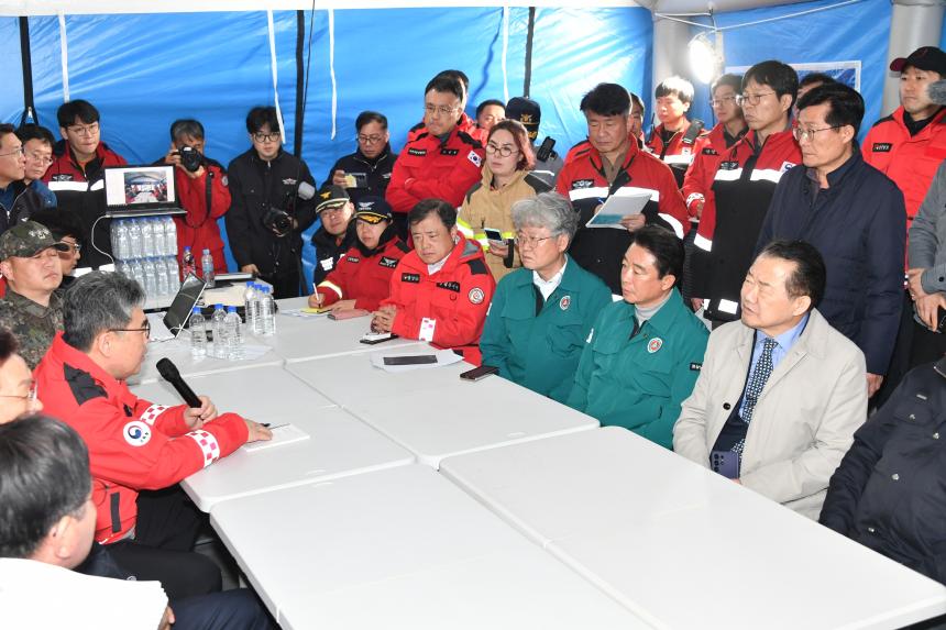 경남도의회, 산청 산불 현장 긴급 점검 - 4