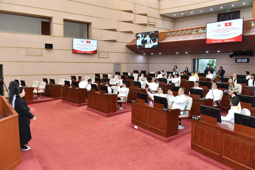 2025 아시아태평양 농아인 축구 홍콩 선수단, 경남도의회 방문해 농아인 체육문화 교류 논의 - 5