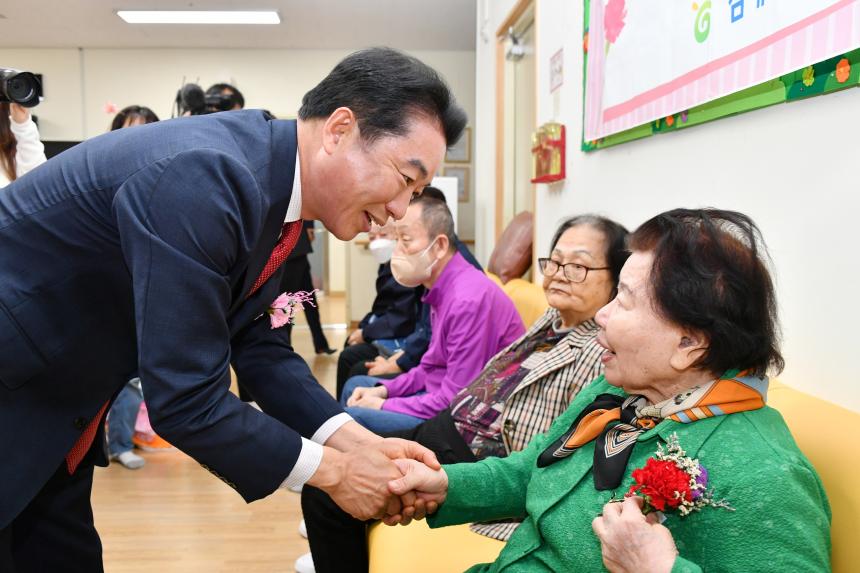 최학범 의장, “부모와 어른이 존중받는 세상 만들 것” - 6