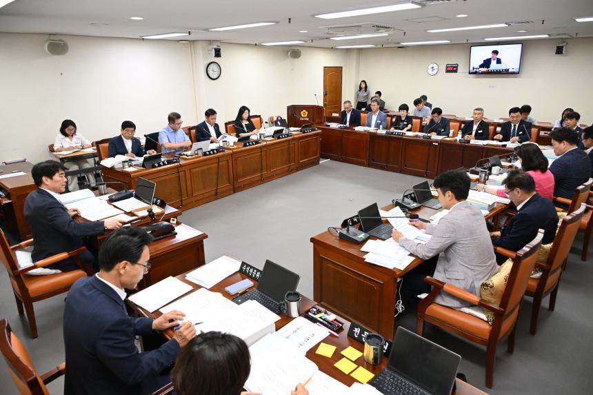 제425회 경남도의회 임시회 교육위원회 제1차 회의 개최 - 2