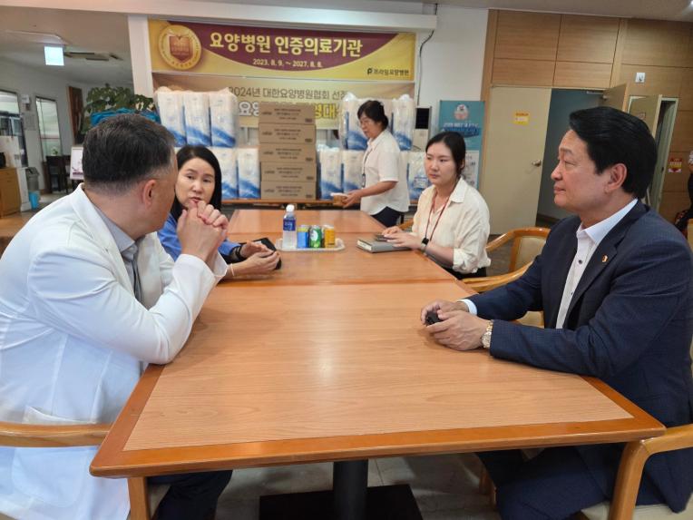경상남도의회 농해양수산위원회, 한가위 온정 담아 요양병원 찾아 - 1