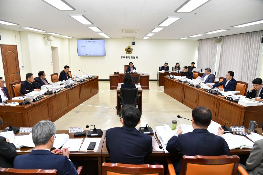 권원만 의원, “청소·경비 통합 발주로 지역업체 참여 차단” 지역경제 역행 행정 지적 - 1