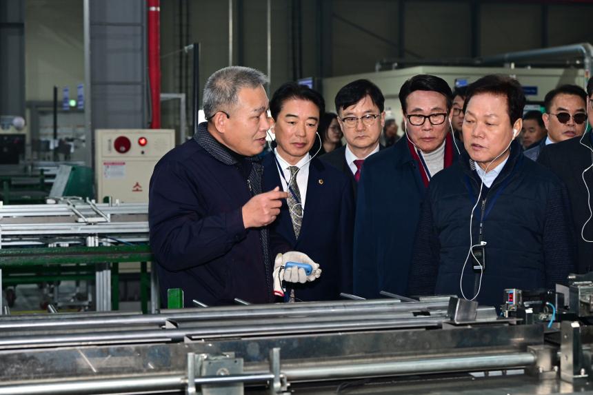 경남도의회 최학범 의장, 김해 테크노밸리산단 입주기업 격려 - 5