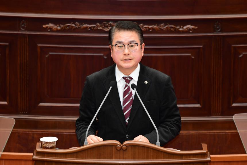 박남용 경남도의원, “정치가 아니라 책임이 필요하다” - 1