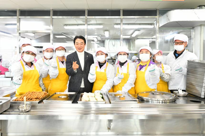 경남도의회, 설 앞두고 복지현장 찾아 ‘민생 소통’ - 2