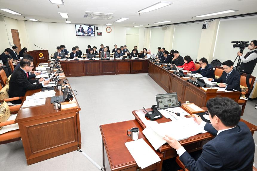 경남도의회 교육위원회, 교육지원청 운영부터 학교 현안까지…교육 정책 전반 점검 - 2
